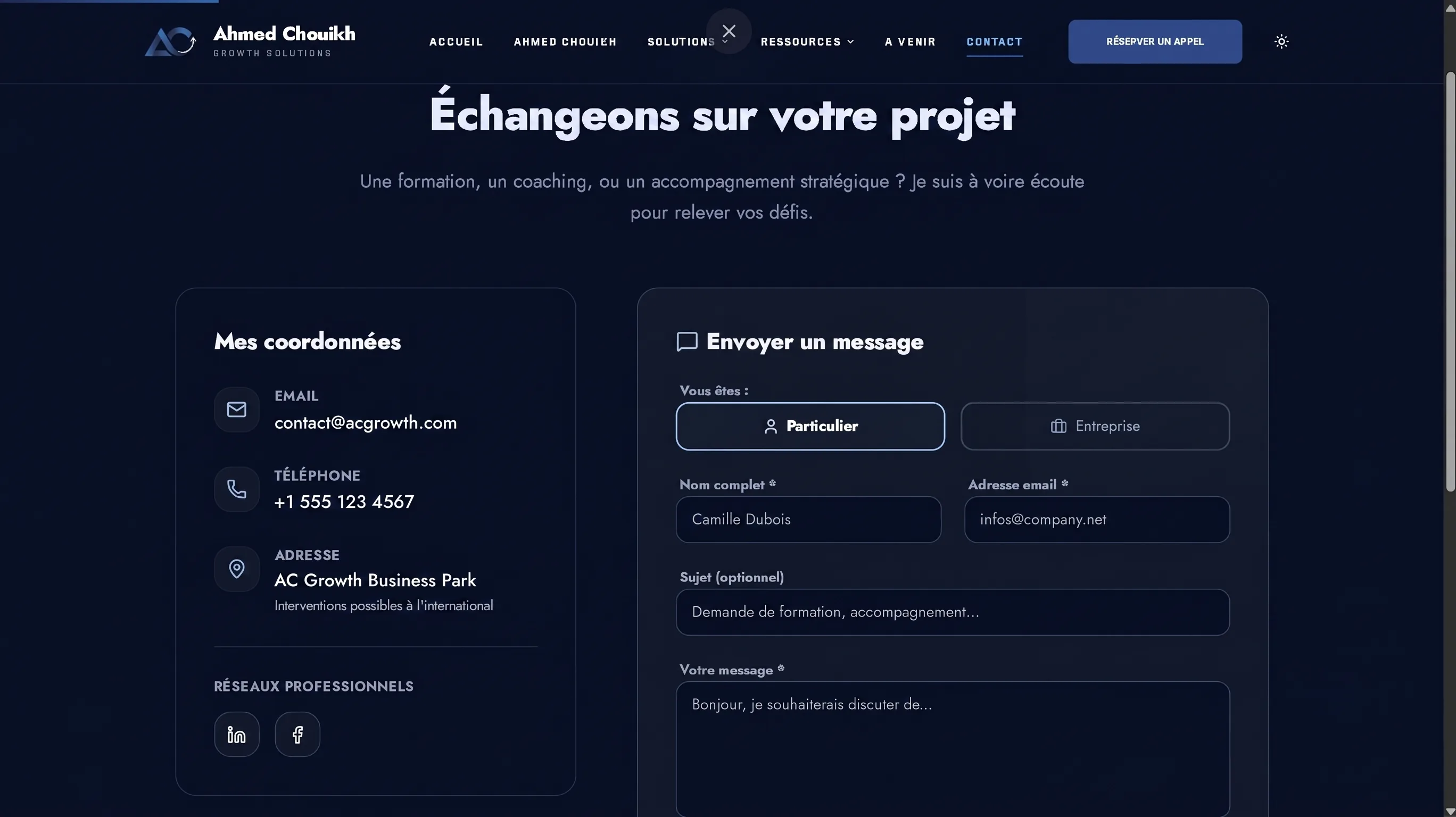 La page de contact : les coordonnées à gauche, le formulaire à droite.